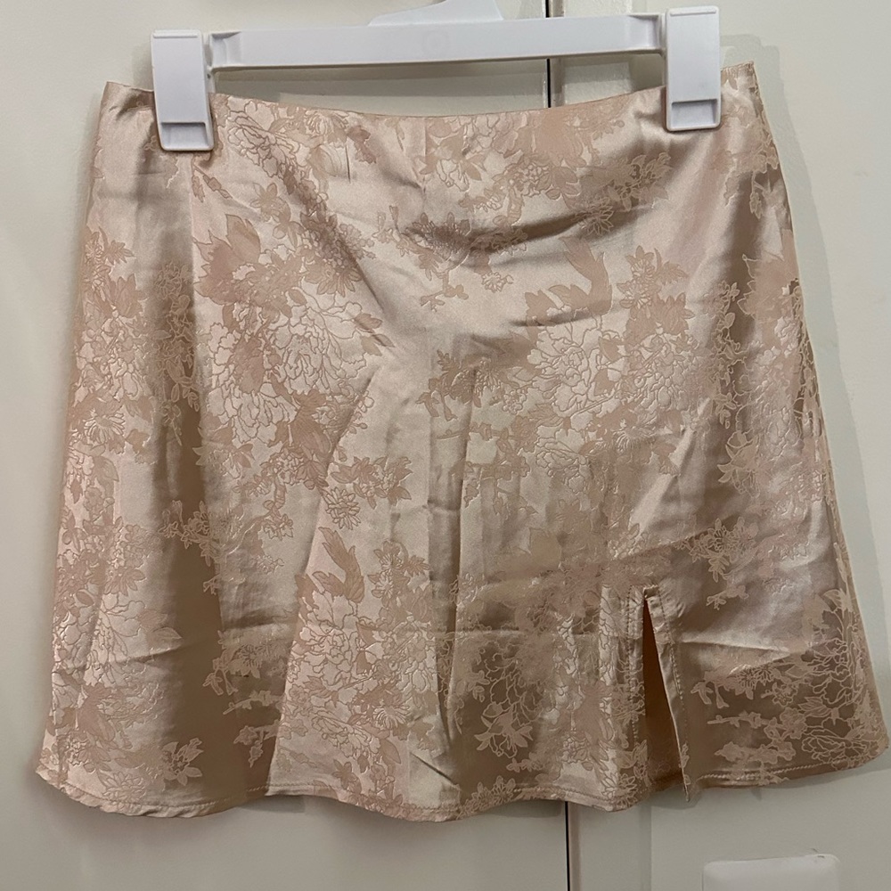 Princess Polly mini skirt, size 6, worn twice, pale pink with oriental print.